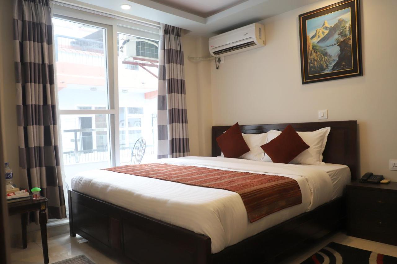 Hotel Pipal Tree Катманду Экстерьер фото