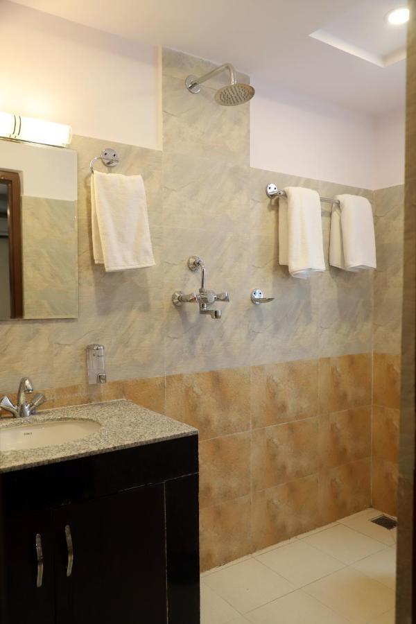 Hotel Pipal Tree Катманду Экстерьер фото