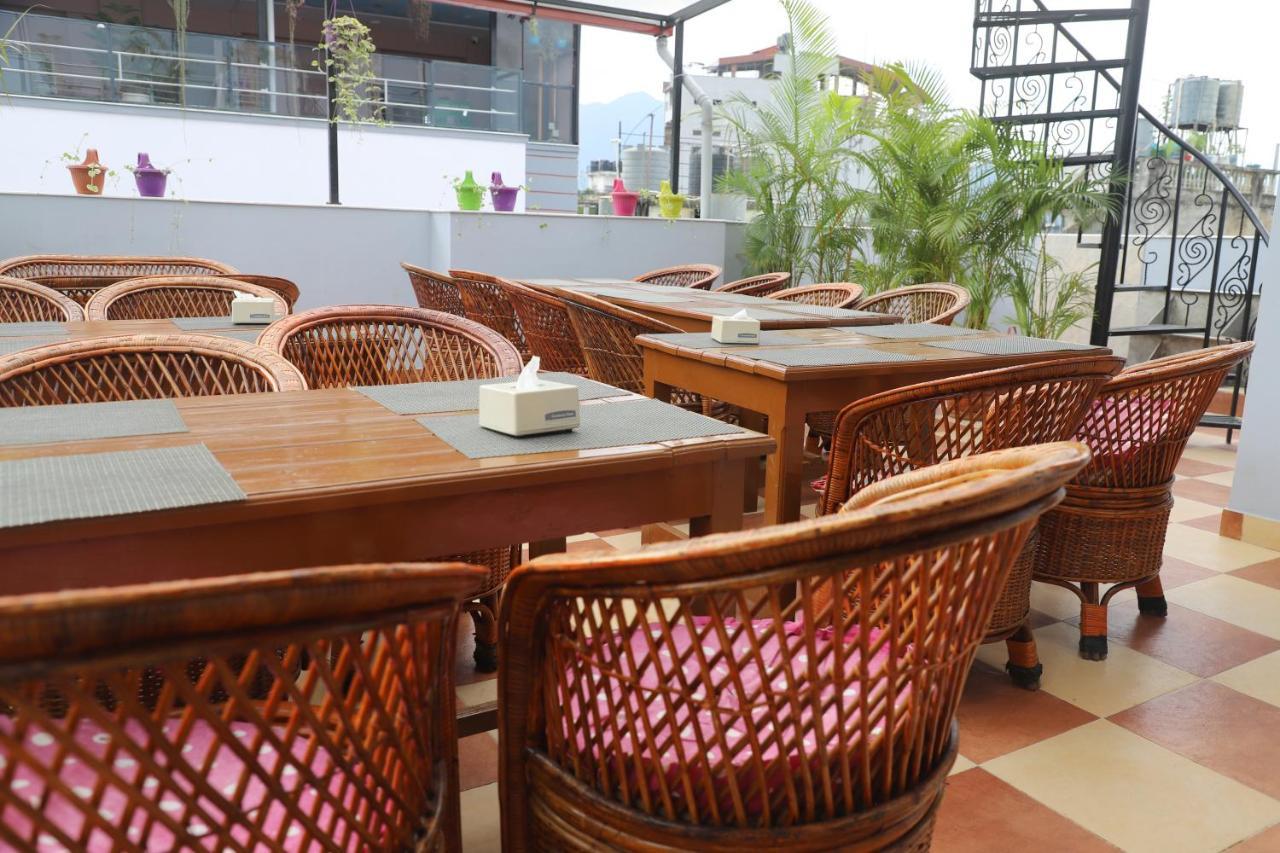 Hotel Pipal Tree Катманду Экстерьер фото