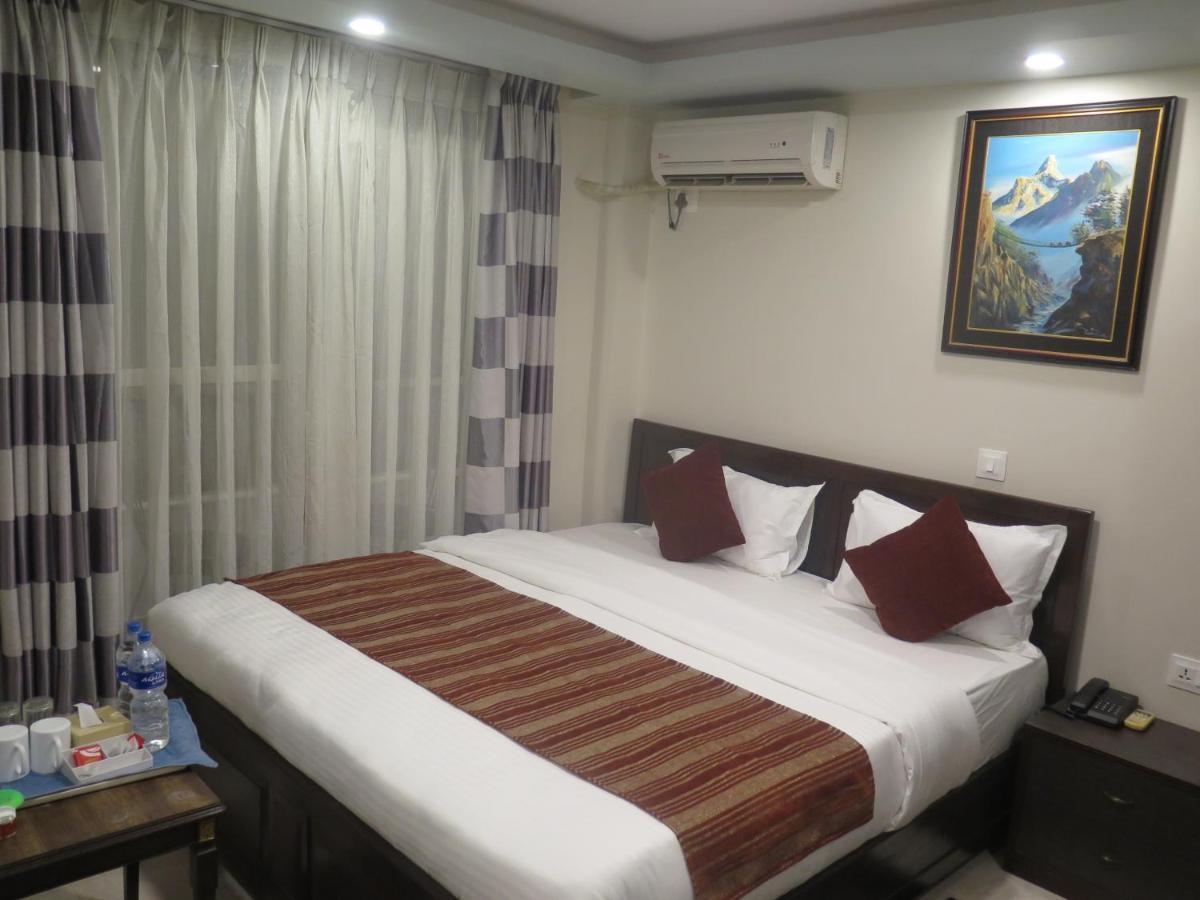 Hotel Pipal Tree Катманду Экстерьер фото