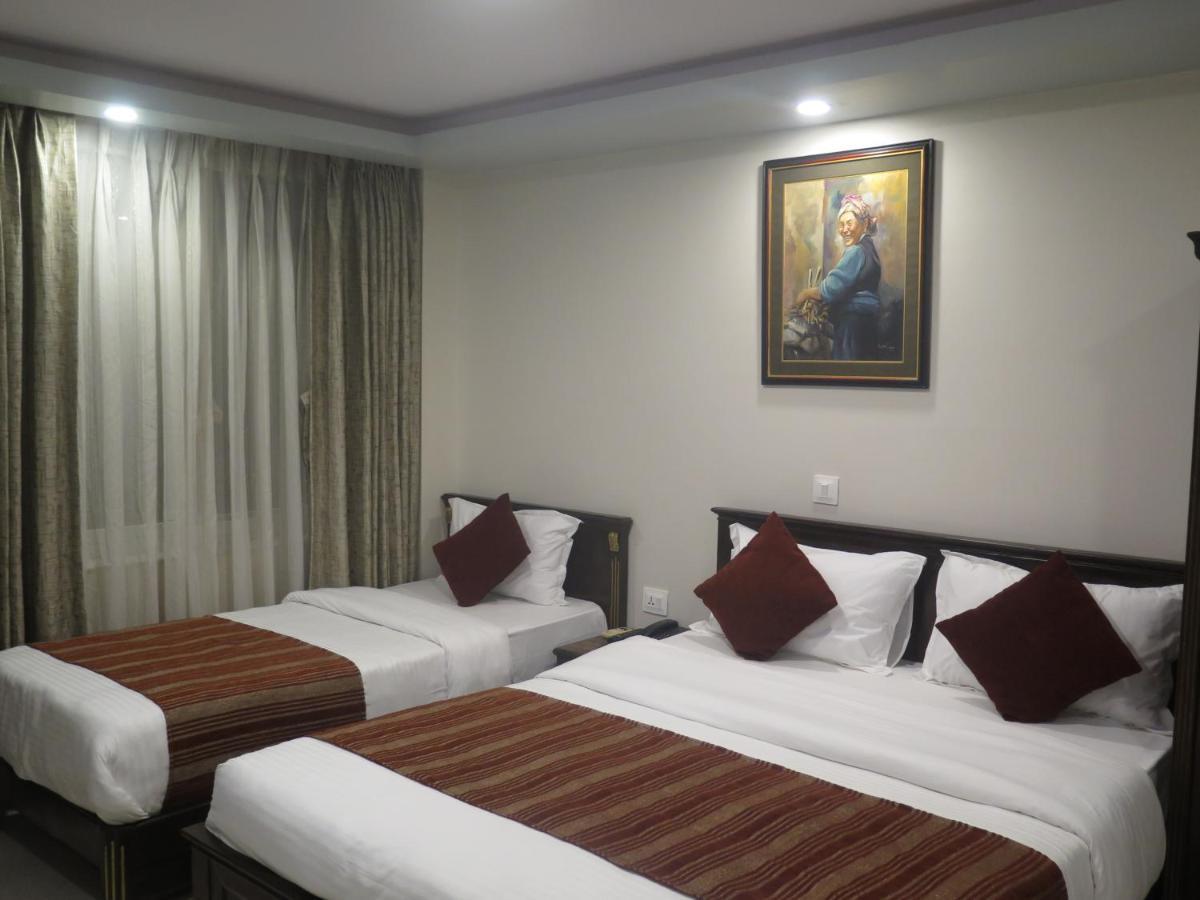 Hotel Pipal Tree Катманду Экстерьер фото